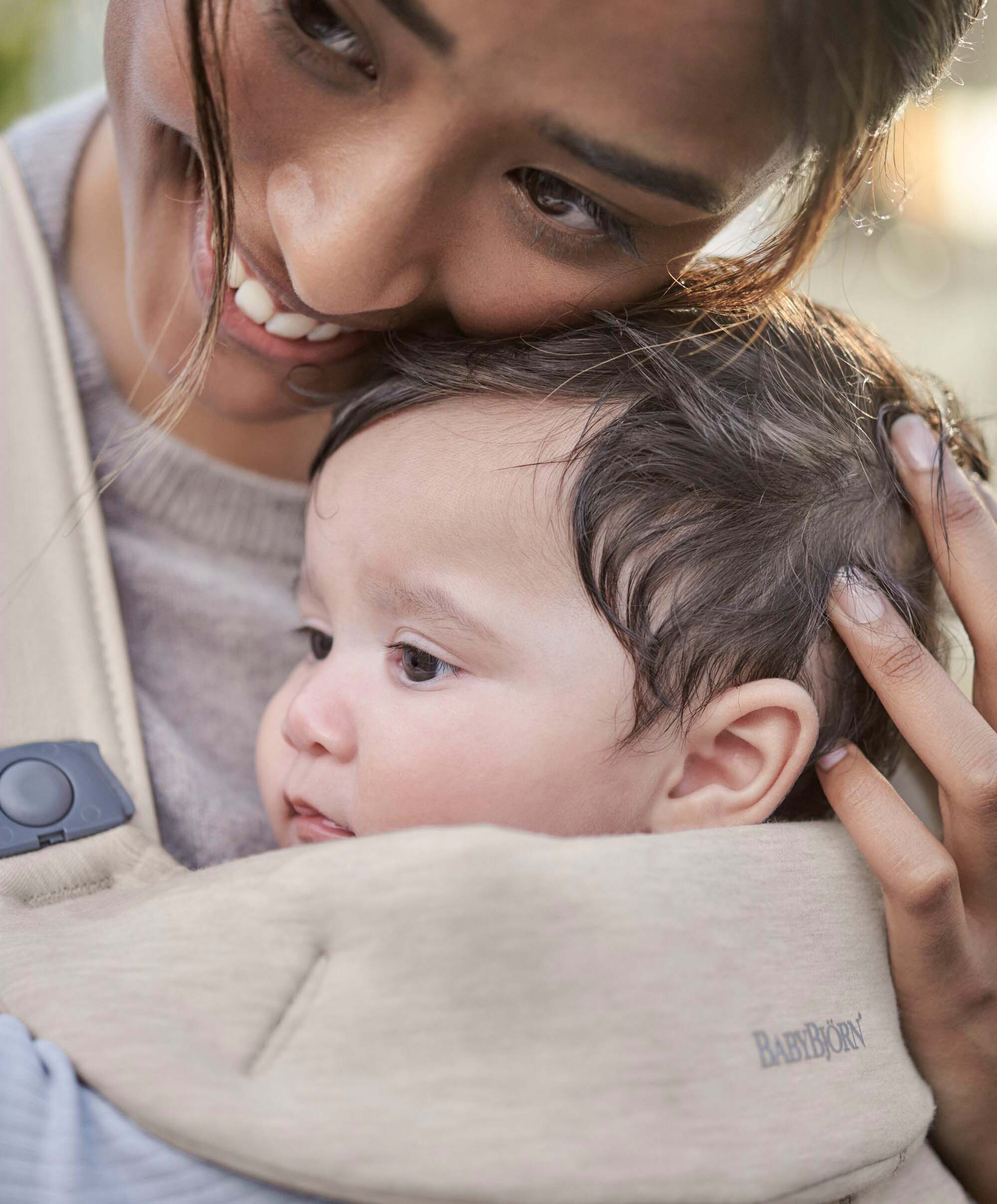 BabyBjörn Baby Carrier Mini - Light Beige - Image 4