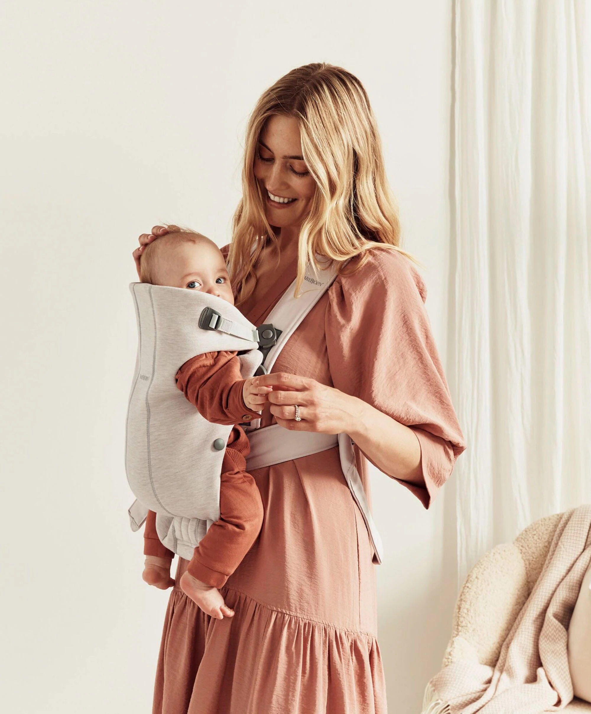 BabyBjörn Baby Carrier Mini - Light Beige - Image 5