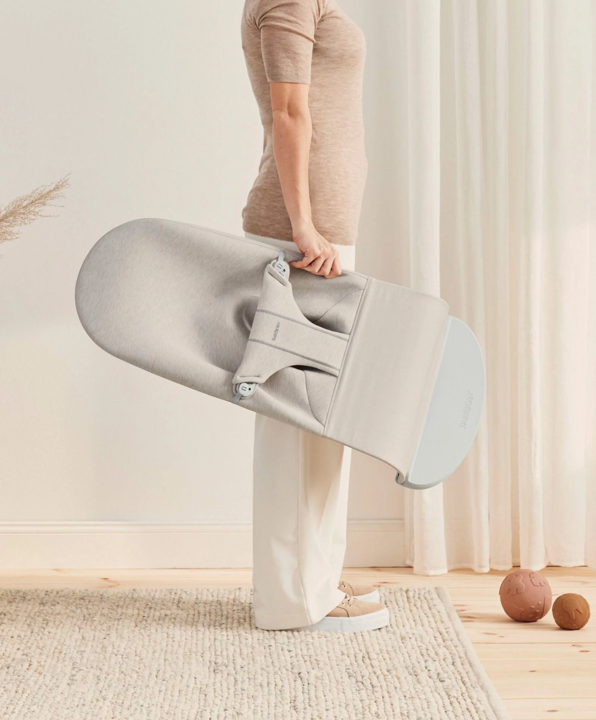 BabyBjorn Baby Bouncer Bliss - Light Beige - Image 5