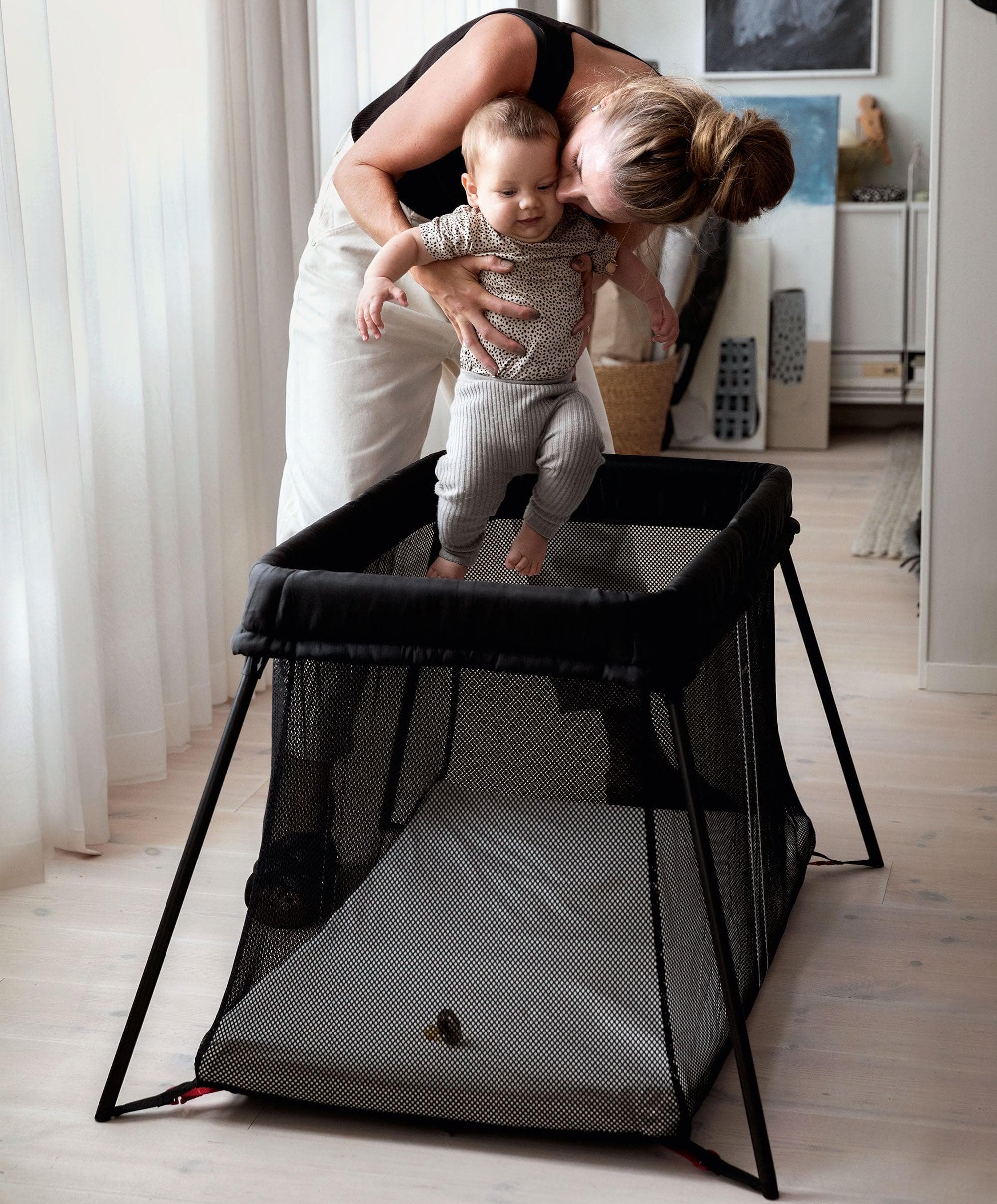 BabyBjörn Travel Cot Light - Black - Image 2