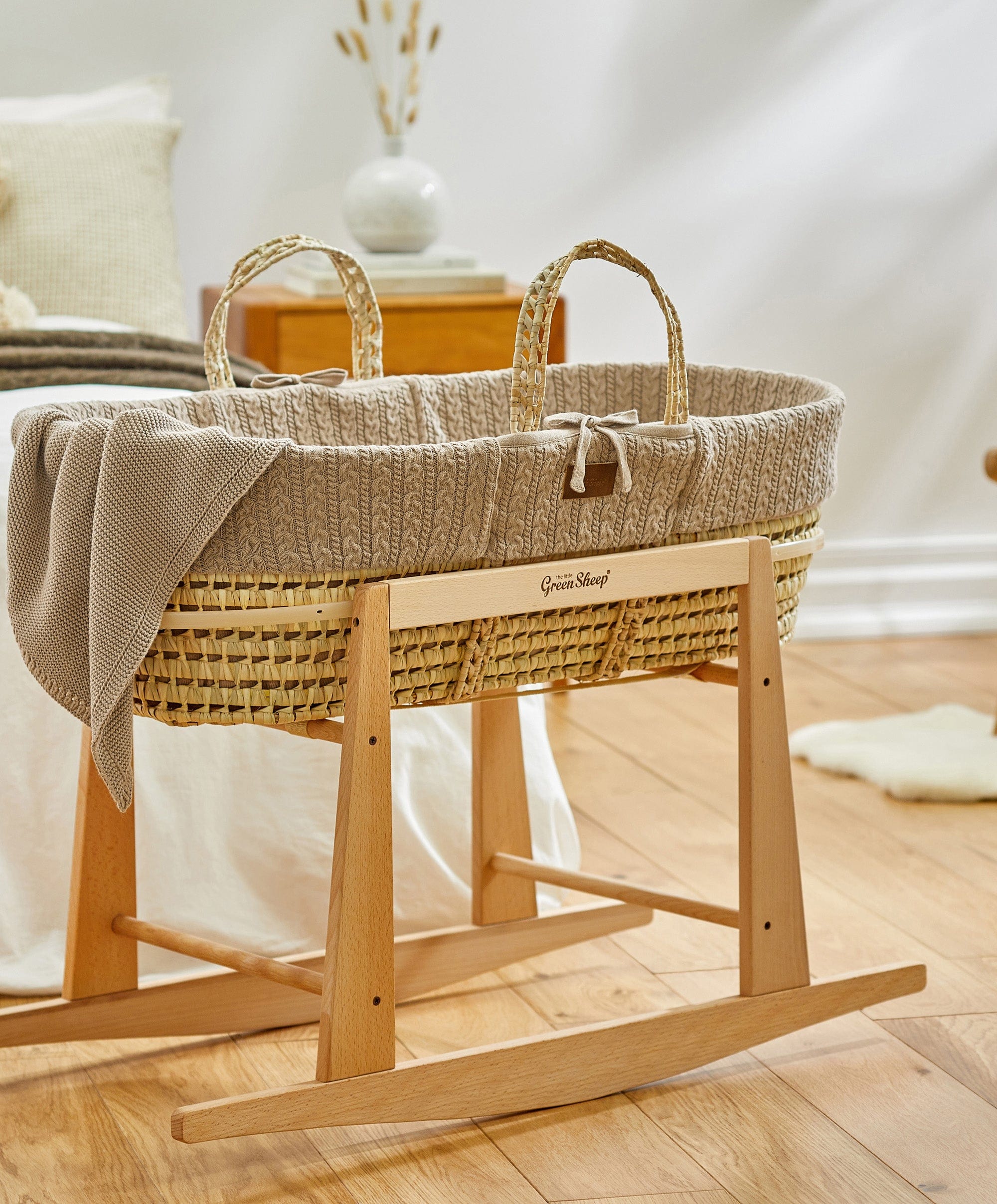 Little Green Sheep Organic Knitted Moses Basket & Mattress - Truffle - Image 3