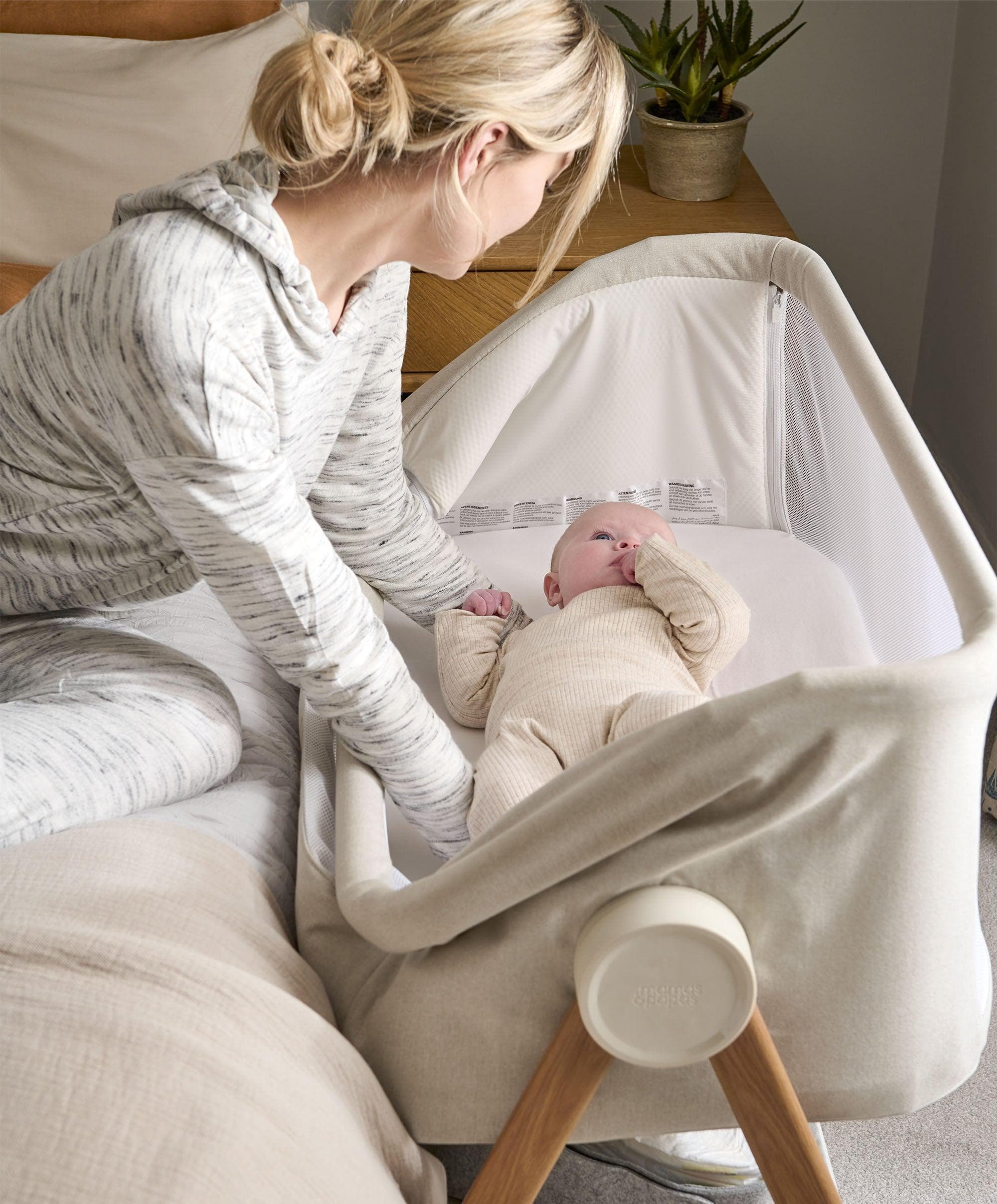 Lua Bedside Crib and Sheet Bundle - Fawn/Oatmeal - Image 3