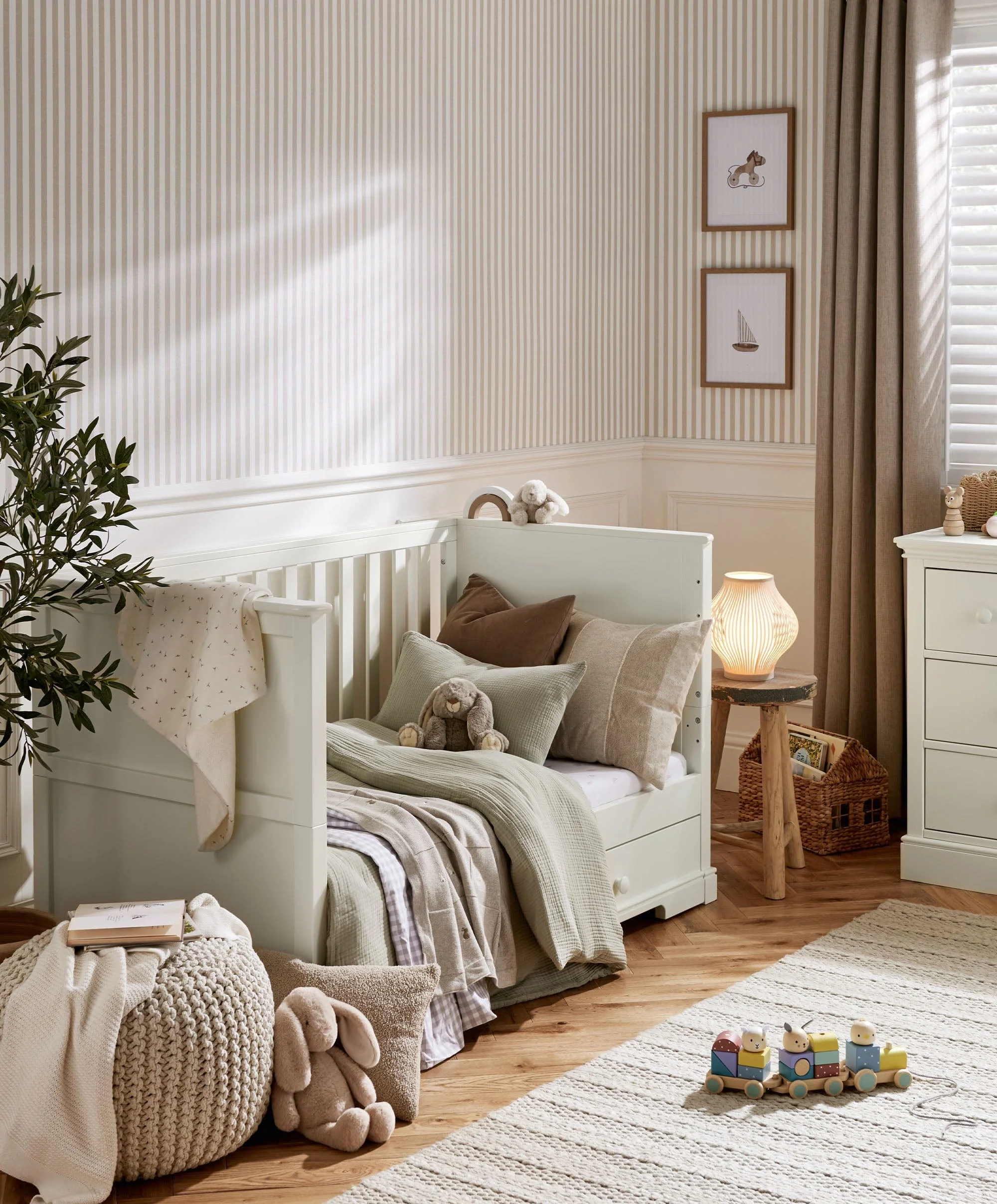 Oxford Cotbed & Essential Airflow Pocket Spring Mattress Bunlde - White - Image 3