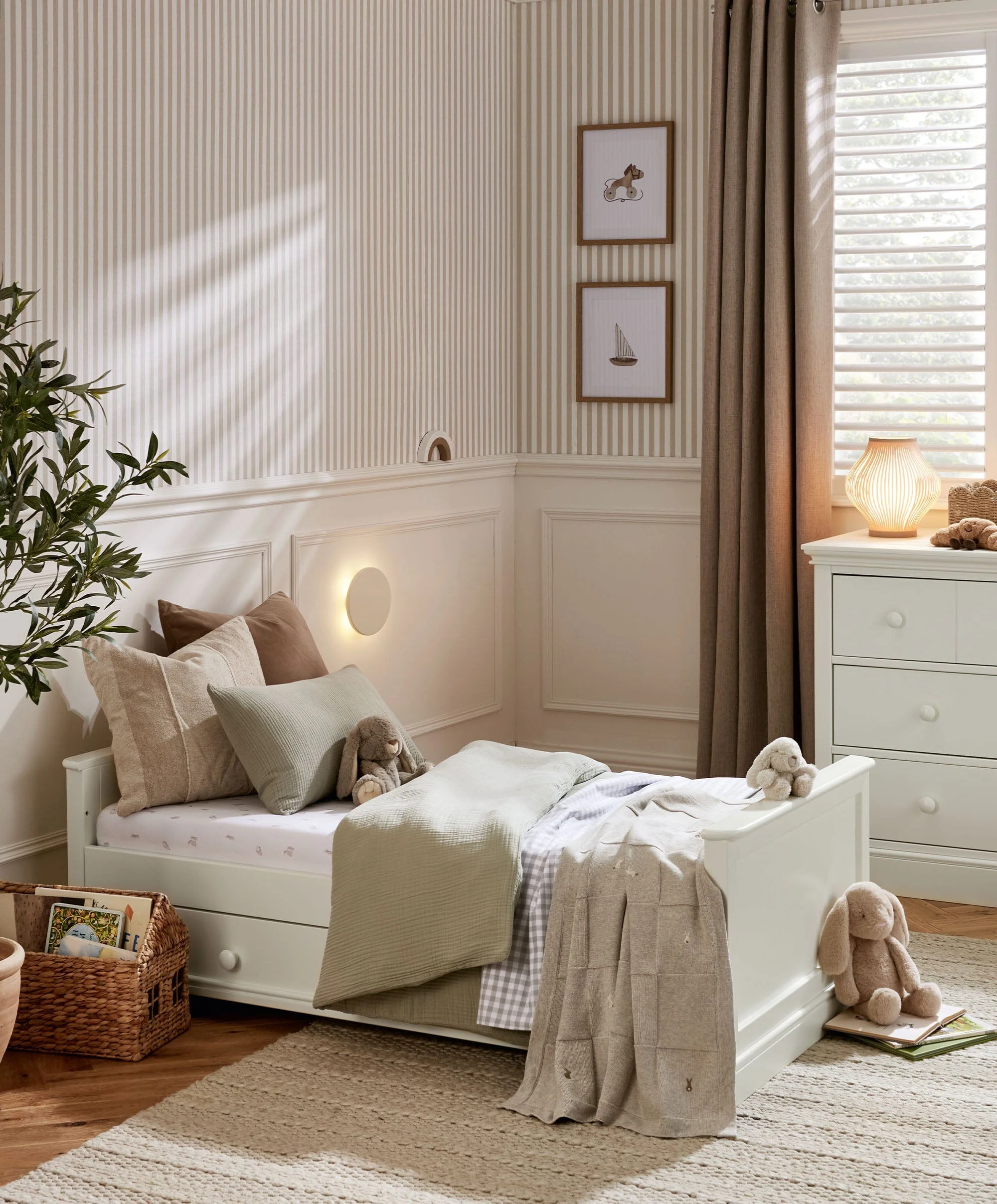 Oxford 3 Piece Cotbed Range with Dresser Changer & Wardrobe - White - Image 3