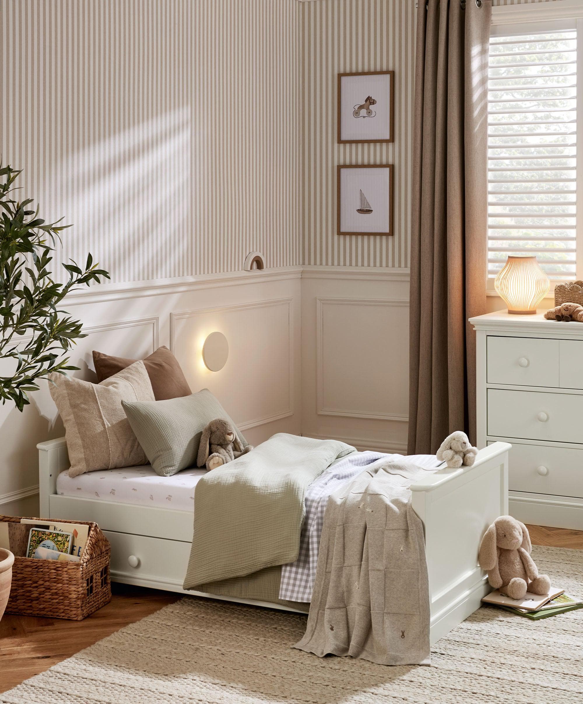 Oxford Nursery Bundle with Lua Bedside Crib (6 Piece) – White - Image 4