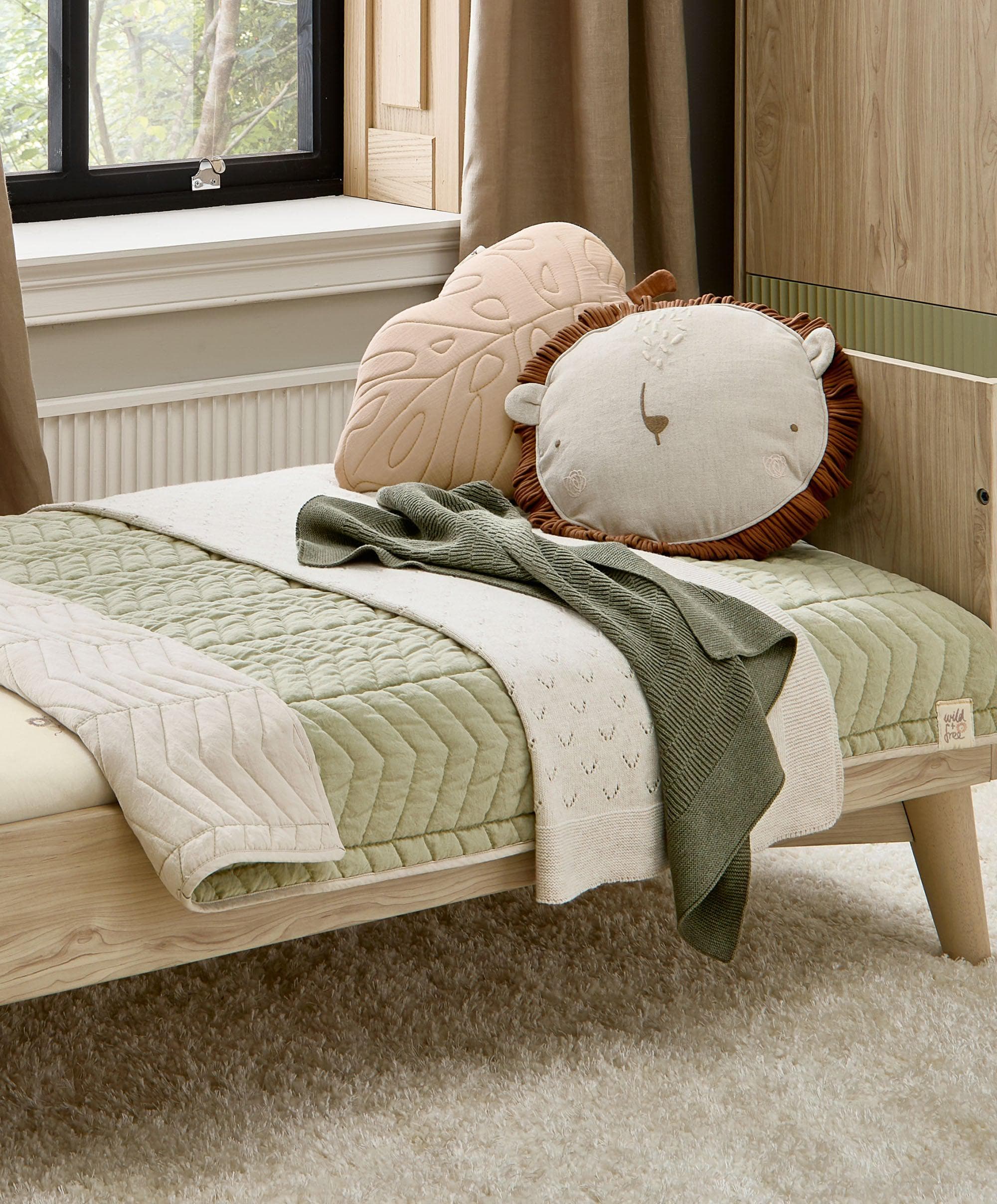 Quilt (3.0 Tog) - Sage green/Neutral - Image 3