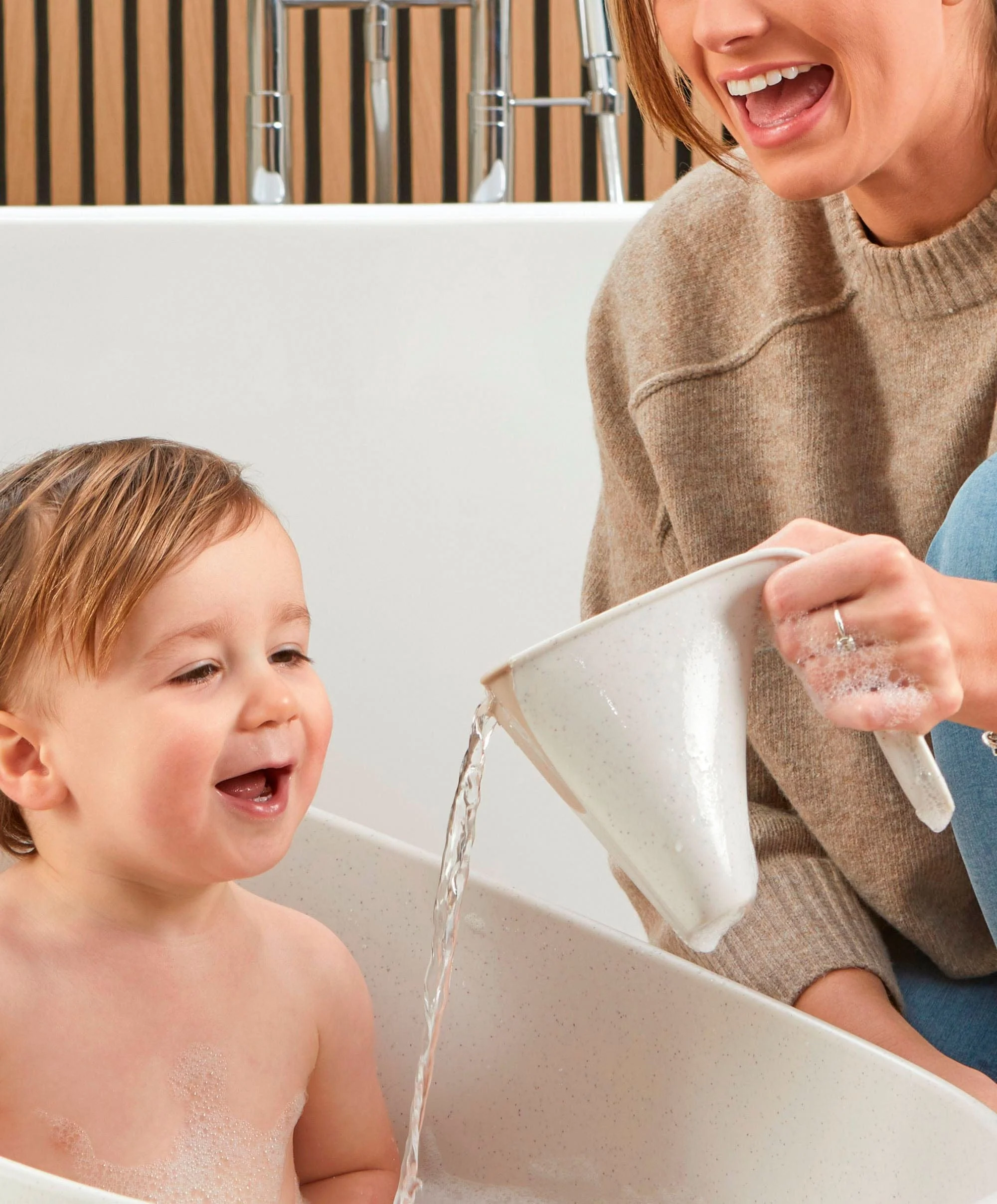 Shnuggle ECO Washy Rinsing Jug - Cookies & Cream - Image 2
