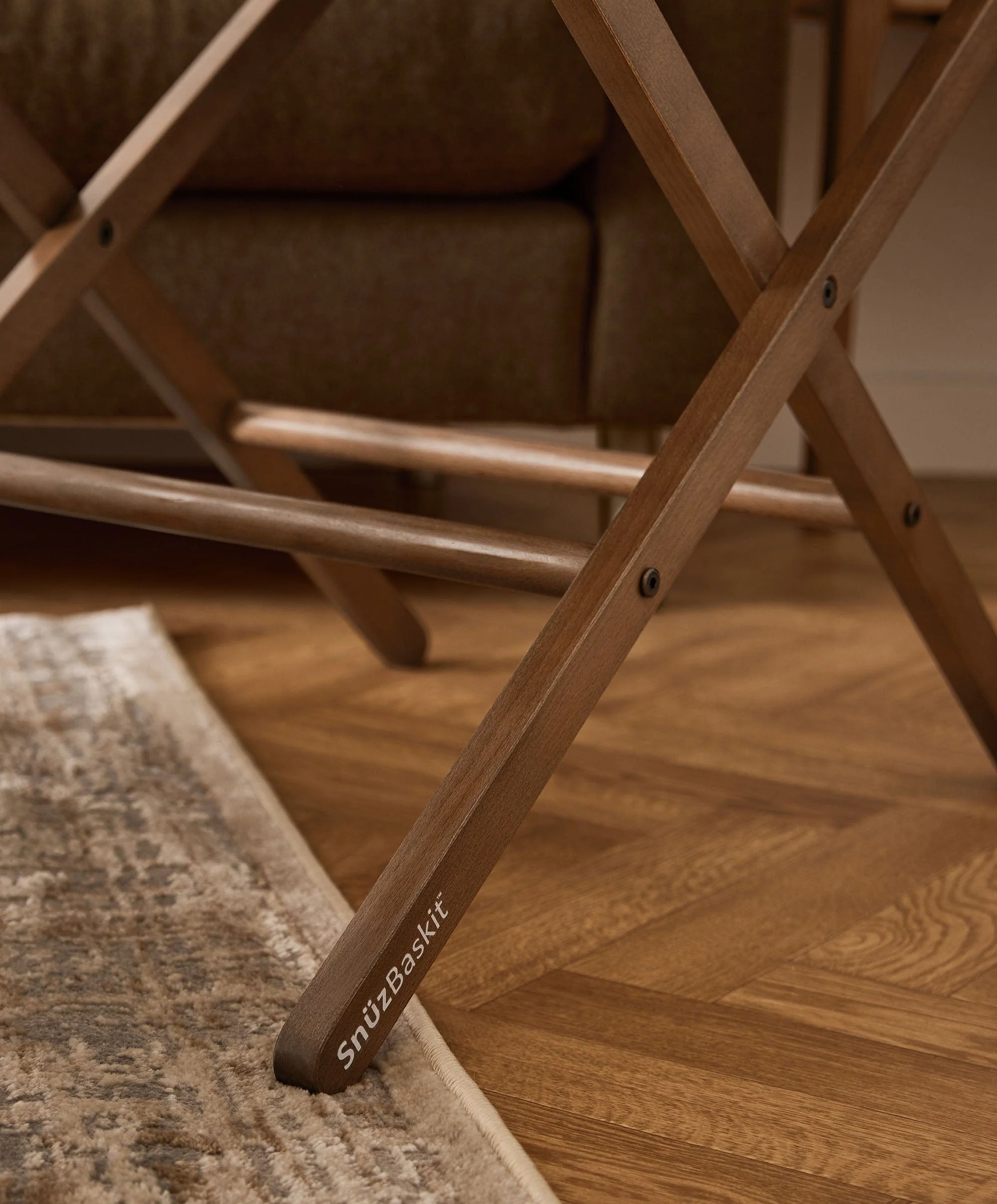 SnuzBaskit Moses Basket & Stand - Graphite/Walnut - Image 4