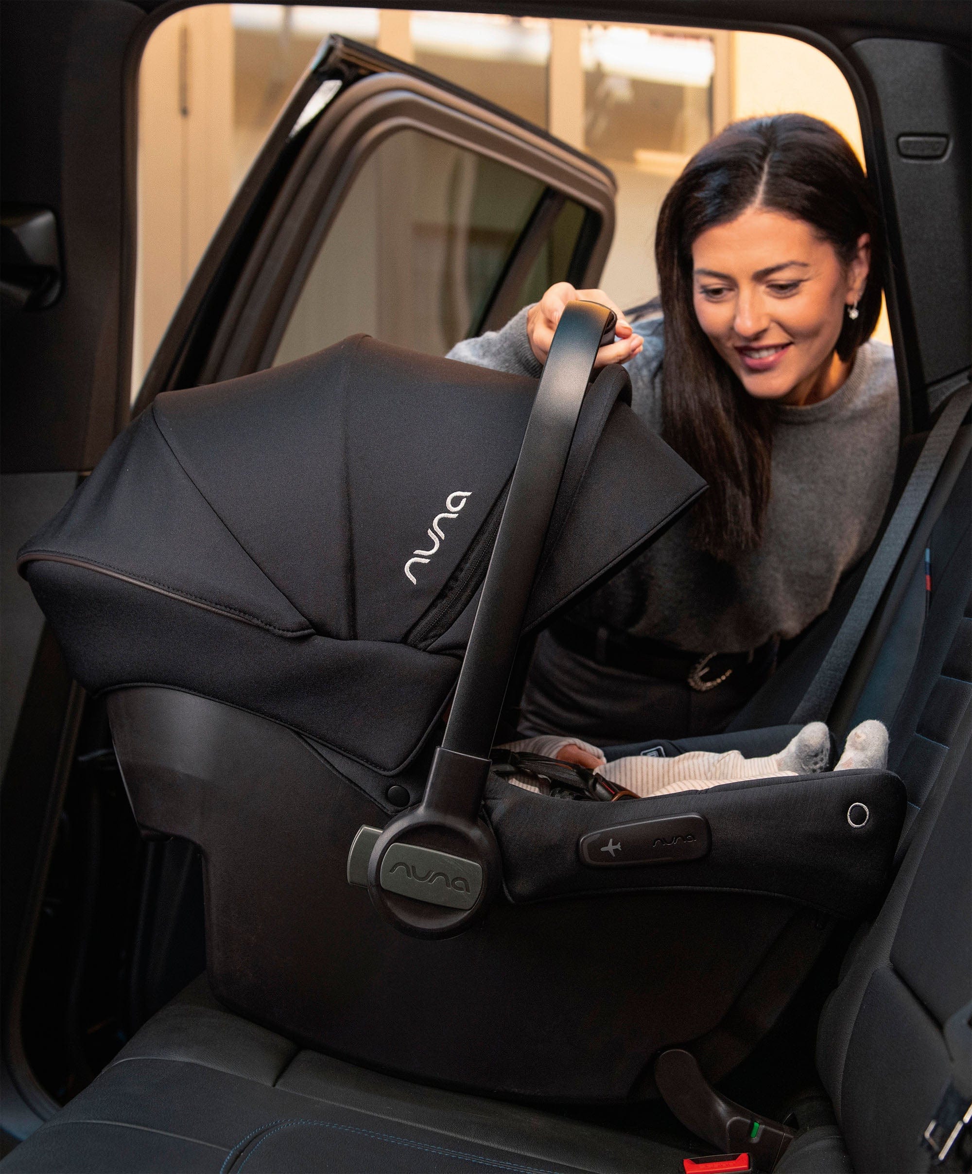 Nuna TRIV Next Urbn Pushchair Bundle with PIPA Urbn Car Seat & LYTL Carrycot - Caviar - Image 14